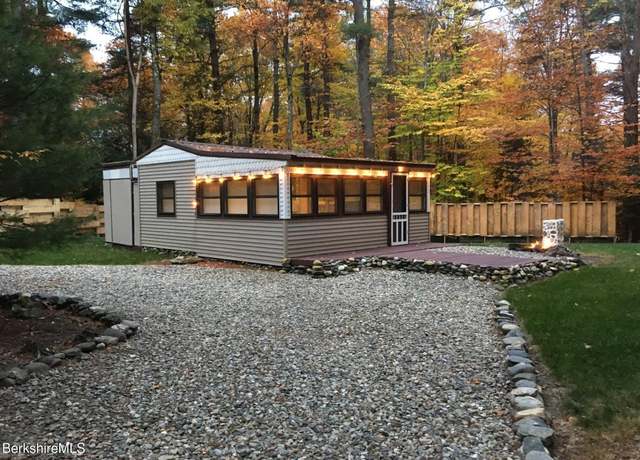Property at 2 Moduc Dr, Heath, MA 01346, 2 beds