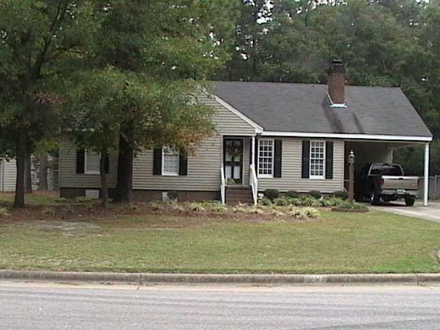 400 W Hawthorne Ln