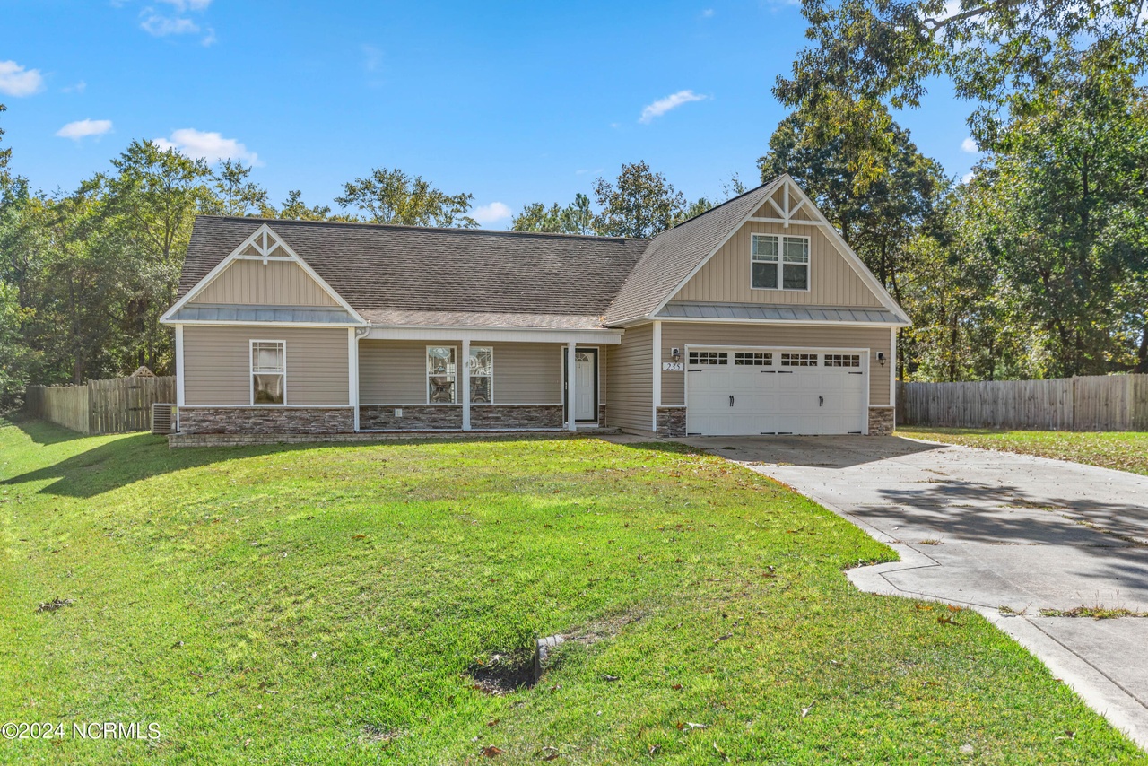 235 Long Neck Dr, Richlands, NC 28574