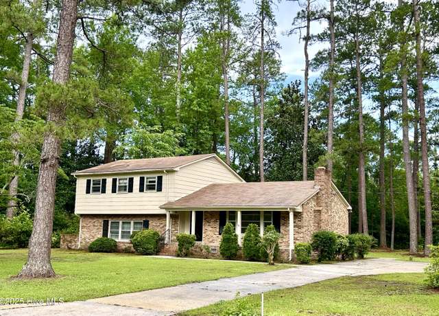 Property at 1203 Franklin Ave, Laurinburg, NC 28352, 4 beds, 3 baths