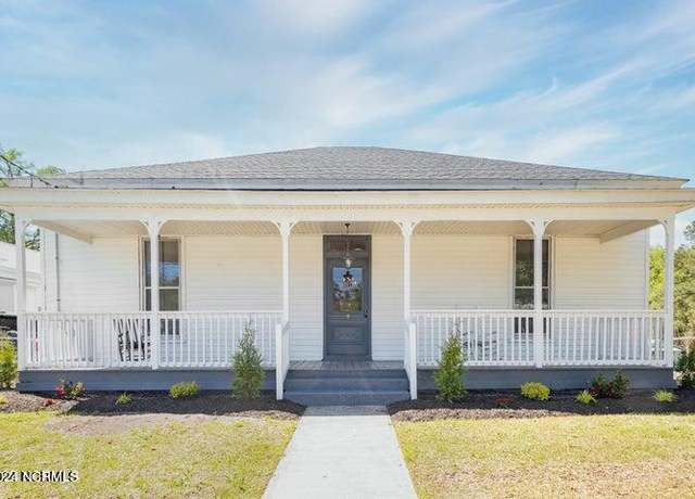 Property at 301 SE Fourth St, Snow Hill, NC 28580, 2 beds, 2 baths
