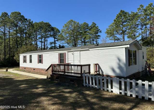 Property at 4362 Sea Pines Dr SE, Southport, NC 28461, 4 beds, 2 baths