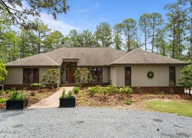 Property at 12 Kippen Ct, Pinehurst, NC 28374, 4 beds, 3 baths