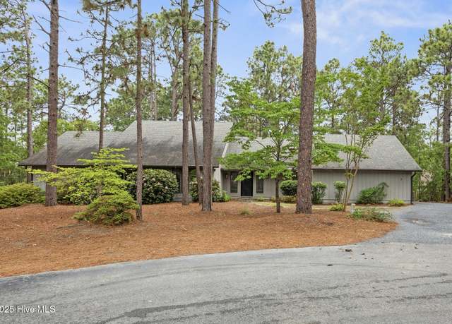 Property at 7 Prichard Ln, Pinehurst, NC 28374, 3 beds, 2.5 baths