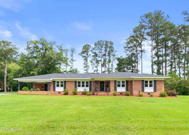 Property at 405 E Westbrook St, Wallace, NC 28466, 4 beds, 2.5 baths