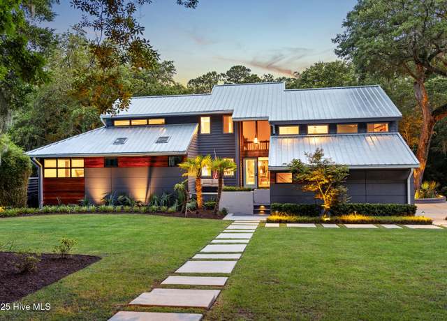 Property at 218 Sea Gull Ln, Wilmington, NC 28409, 4 beds, 3.5 baths