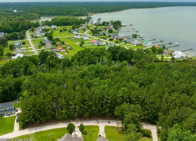 Property at 139 Bayside Dr, Sneads Ferry, NC 28460