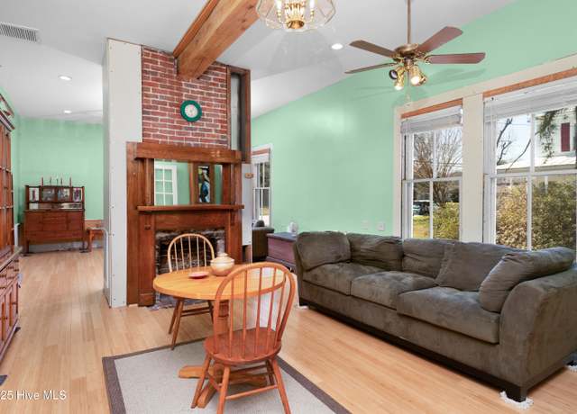 Property at 329 W Jones St, Trenton, NC 28585, 1 bed, 1 bath