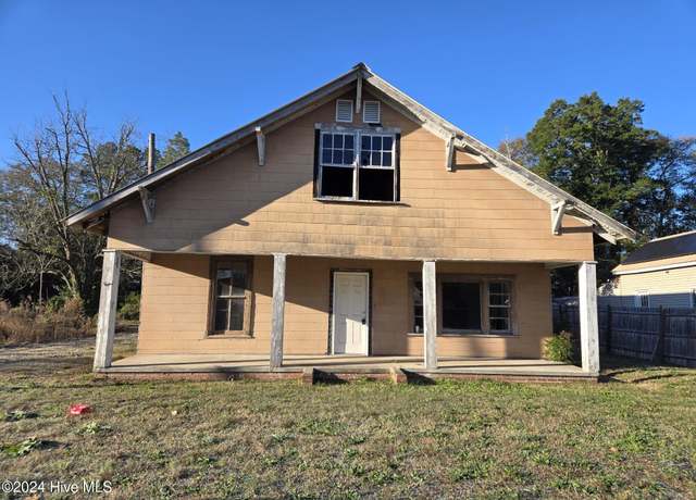 Property at 113 Pine St, Hamlet, NC 28345, 2 beds, 1 bath