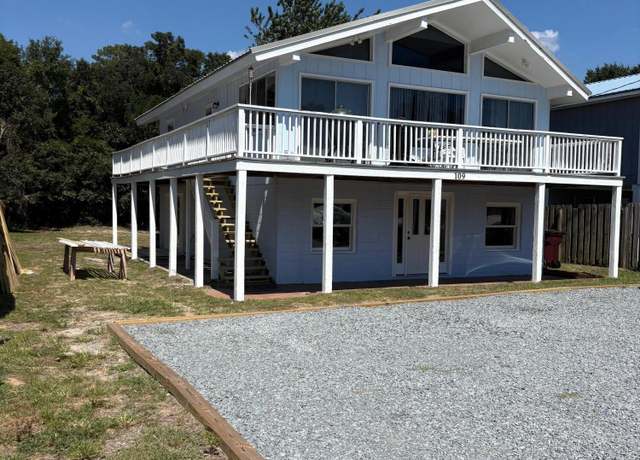 Property at 109 Broadview Ln, Hampstead, NC 28443, 2 beds, 1.5 baths