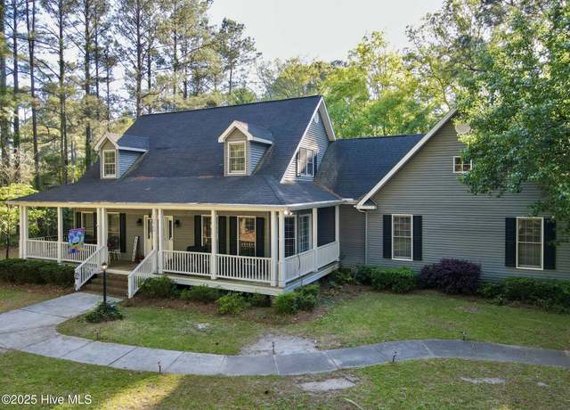 Property at 13500 Wesleyan Dr, Laurinburg, NC 28352, 3 beds, 2.5 baths