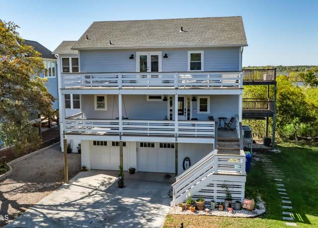 Property at 129 N Oak Dr, Surf City, NC 28445, 4 beds, 3 baths