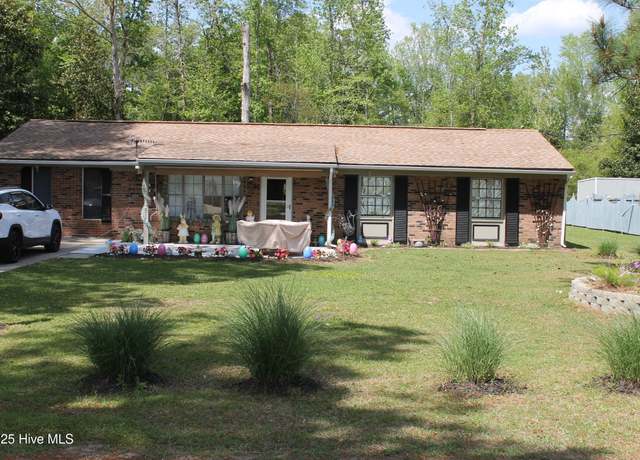 Property at 514 Hunt St, Whiteville, NC 28472, 3 beds, 2 baths