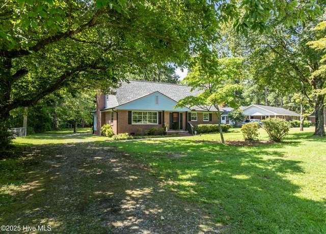 Property at 13520 Oakwood Dr, Laurinburg, NC 28352, 3 beds, 3 baths