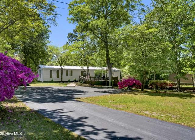 Property at 303 Buck Dr, Hampstead, NC 28443, 2 beds, 1.5 baths
