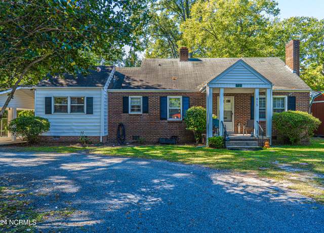 Property at 815 Sunset Dr, Laurinburg, NC 28352, 4 beds, 2 baths