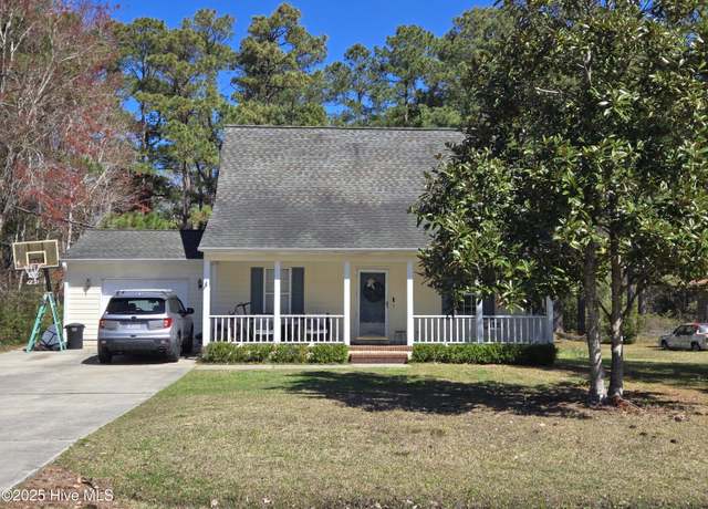 Property at 130 Riverside Dr, Beaufort, NC 28516, 3 beds, 2 baths