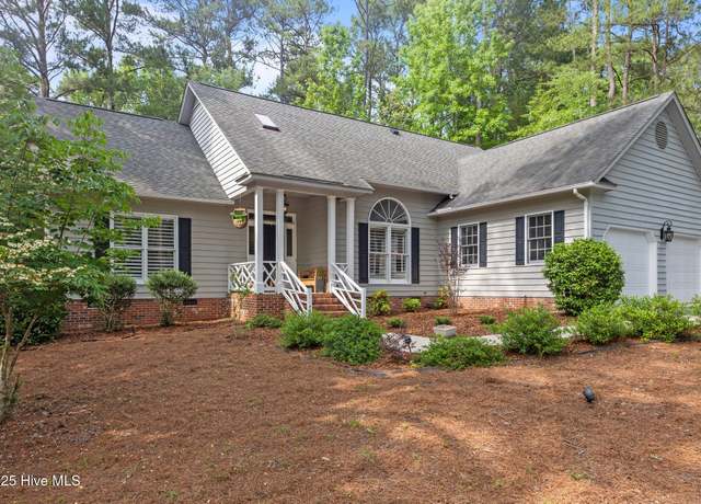 Property at 3 Merion Cir, Pinehurst, NC 28374, 3 beds, 2 baths
