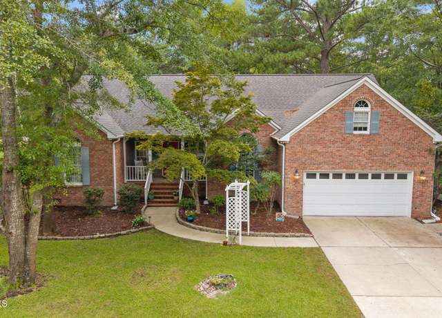 Property at 208 Chateau Dr, New Bern, NC 28560, 3 beds, 2.5 baths