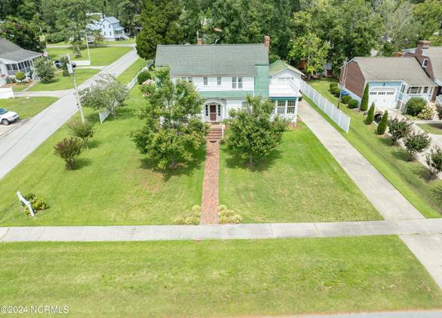 Property at 723 E Main St, Belhaven, NC 27810, 5 beds, 4.5 baths