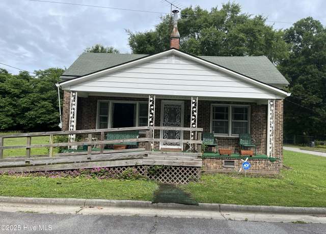 Property at 330 Middle St, Rocky Mount, NC 27804, 2 beds, 1.5 baths
