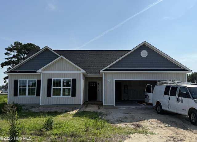 Property at 102 Nova Pl, Pikeville, NC 27683, 3 beds, 2 baths