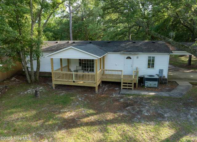 Property at 111 Cole Dr, Hampstead, NC 28443, 3 beds, 2 baths