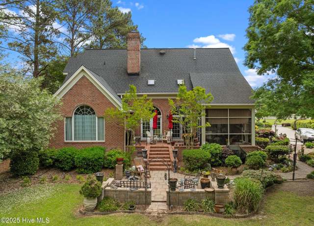 Property at 3008 Westview Dr, Greenville, NC 27834, 4 beds, 3.5 baths
