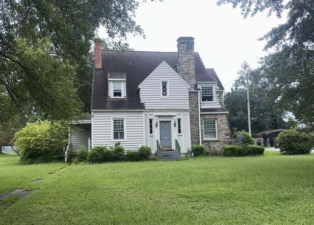 Property at 221 W Main St, Wallace, NC 28466, 4 beds, 3.5 baths