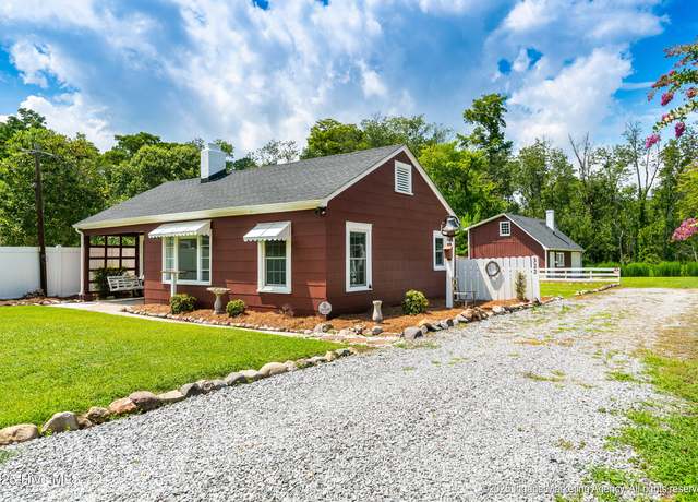 Property at 322 River Rd, Washington, NC 27889, 2 beds, 1 bath