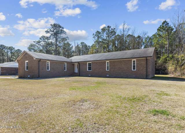 Property at 211 Snead Rd, New Bern, NC 28560, 4 beds, 2 baths