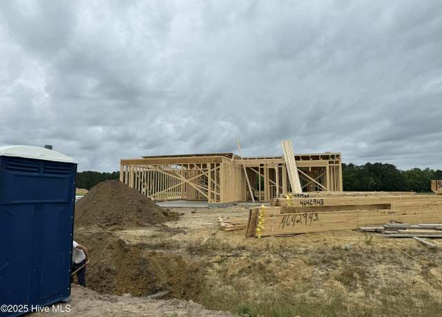 Property at 802 Tupelo Tree Dr, Hubert, NC 28539, 4 beds, 2.5 baths