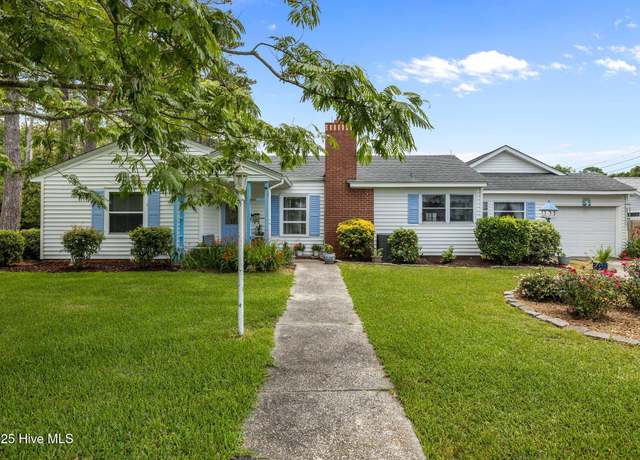 Property at 208 Fairview Dr, Beaufort, NC 28516, 2 beds, 1.5 baths