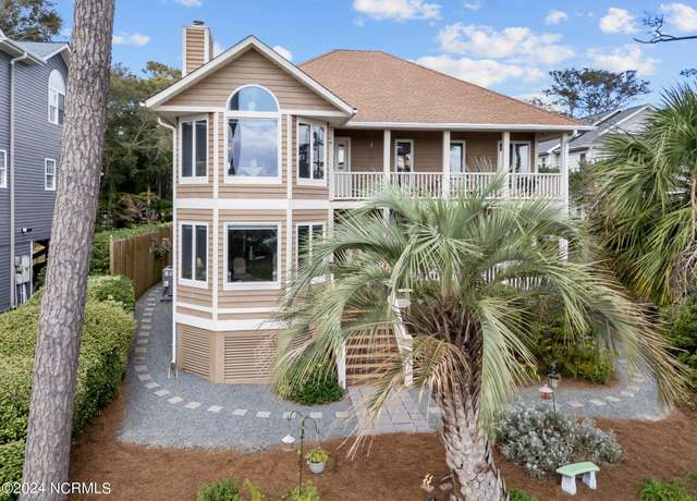 Property at 114 SW 21st St, Oak Island, NC 28465, 4 beds, 4.5 baths