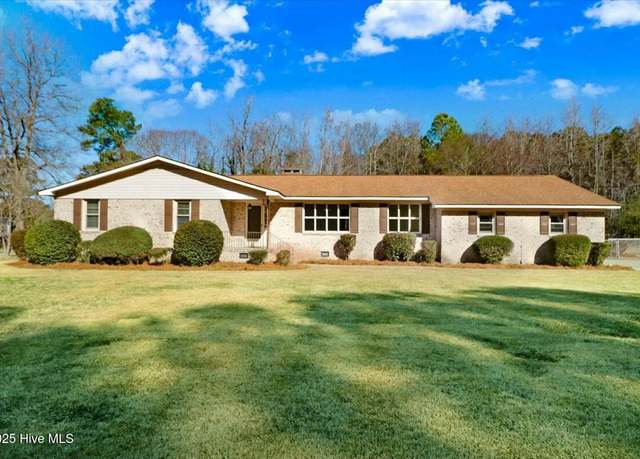 Property at 123 Wheeler Dr, Goldsboro, NC 27530, 3 beds, 2.5 baths