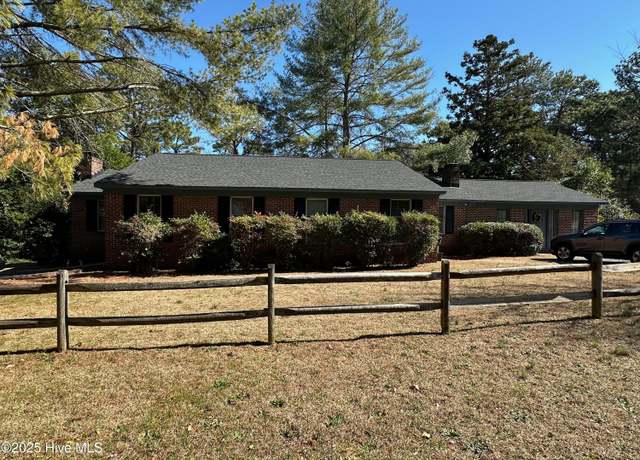 Property at 385 E Delaware Ave, Southern Pines, NC 28387, 5 beds, 4 baths