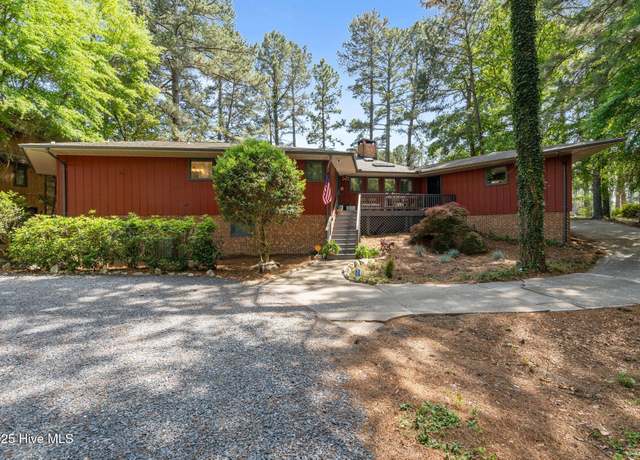 Property at 40 Inverness Rd, Pinehurst, NC 28374, 3 beds, 3 baths