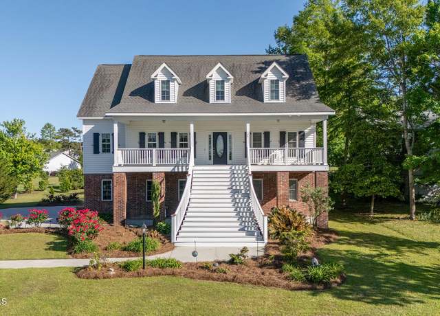 Property at 708 Comet Dr, Beaufort, NC 28516, 3 beds, 3.5 baths