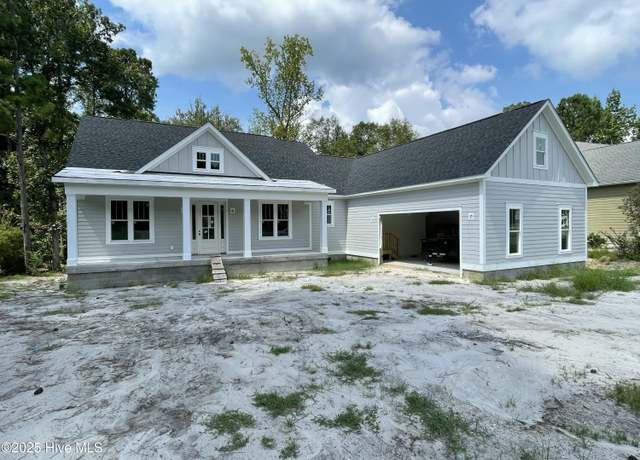 Property at 1541 Grandiflora Dr, Leland, NC 28451, 4 beds, 3.5 baths