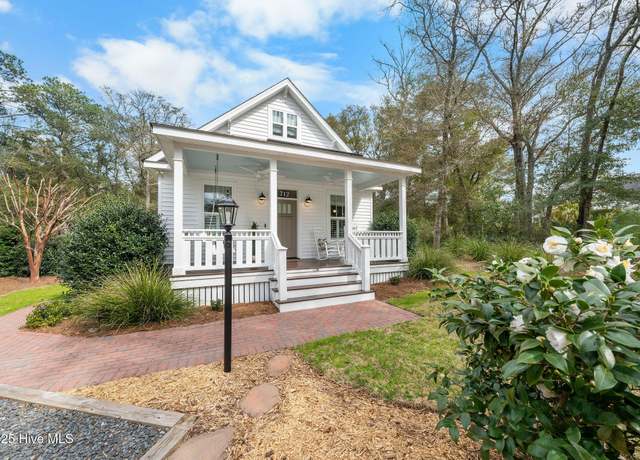 Property at 712 Cottage Ln, Southport, NC 28461, 2 beds, 2 baths