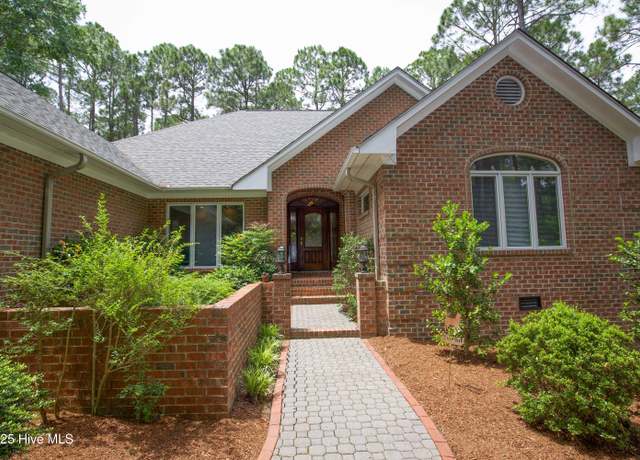 Property at 17 Troon Dr, Pinehurst, NC 28374, 3 beds, 2.5 baths