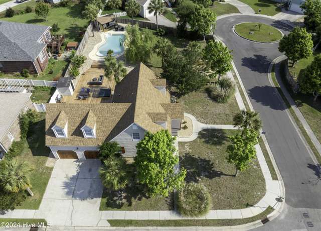 Property at 501-503 Birch Ct, Carolina Beach, NC 28428, 4 beds, 2.5 baths