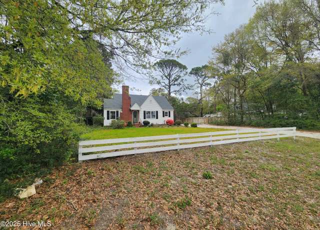 Property at 4909 Oleander Dr, Wilmington, NC 28403, 3 beds, 2 baths
