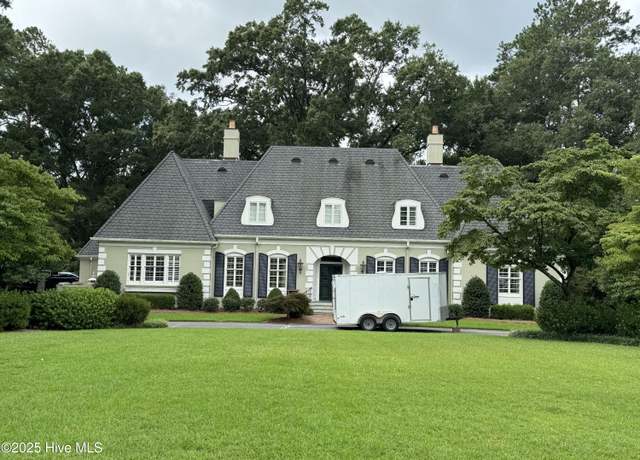 Property at 1104 Walker Dr, Kinston, NC 28501, 5 beds, 5.5 baths