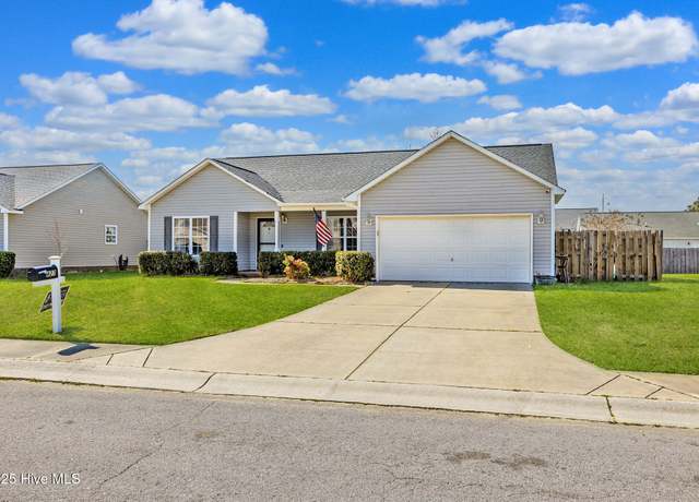 Property at 427 Meeting St, Beaufort, NC 28516, 3 beds, 2 baths