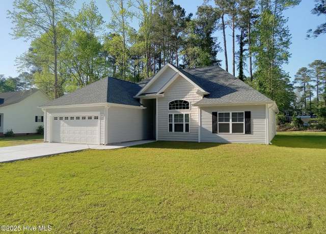 Property at 521 Vineland Dr, Whiteville, NC 28472, 3 beds, 2 baths