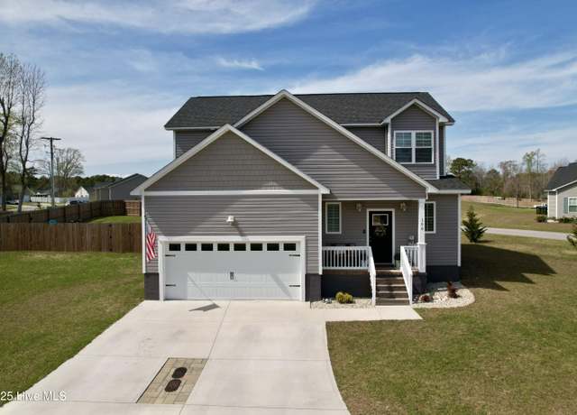 Property at 100 Baker Rd, Hubert, NC 28539, 3 beds, 2.5 baths