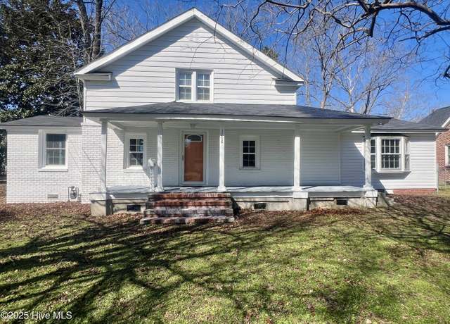 Property at 1206 N Bonner St, Washington, NC 27889, 4 beds, 1.5 baths
