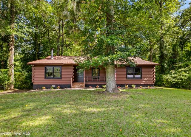 Property at 210 Edgewood Dr, Jacksonville, NC 28546, 3 beds, 2 baths