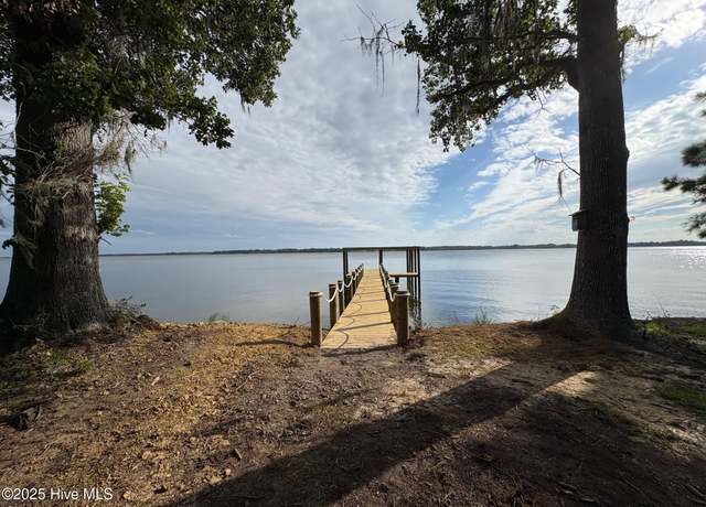 Property at 495 Pointe Vista Dr, Elizabeth City, NC 27909